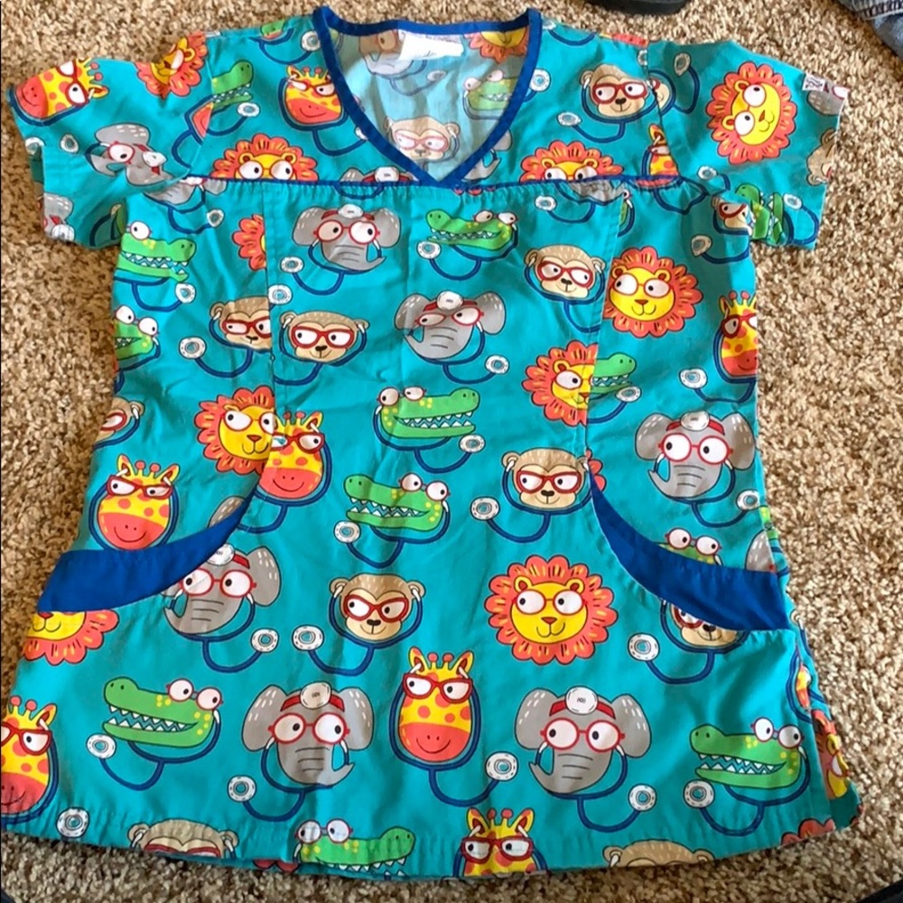 UA scrubs XS pattern scrub top